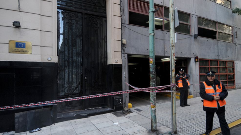 Una objeto explosivo fue detonado hoy en una sede que la Unión Europea (UE) tiene en Buenos Aires, sobre la calle Ayacucho al 1500, en Barrio Norte.