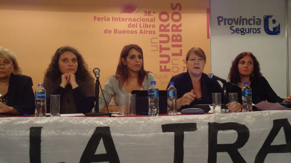 Mesa redonda en la feria del Libro sobre "Desaparecidas en Democracia".