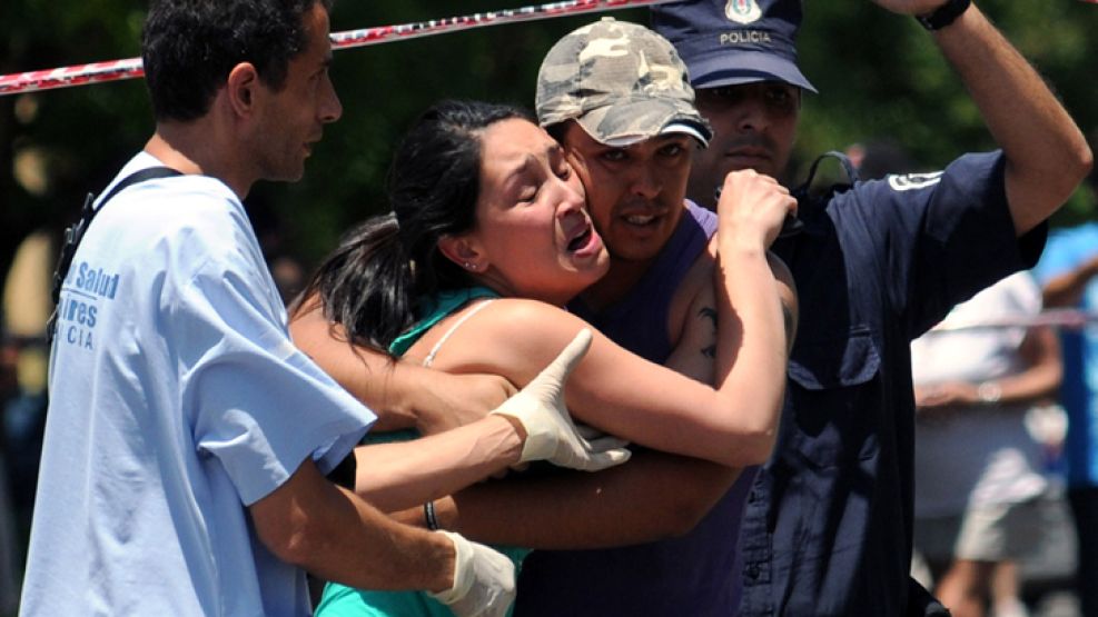 El dolor de los familiares, el día que hallaron a las mujeres, en el barrio La Loma. 