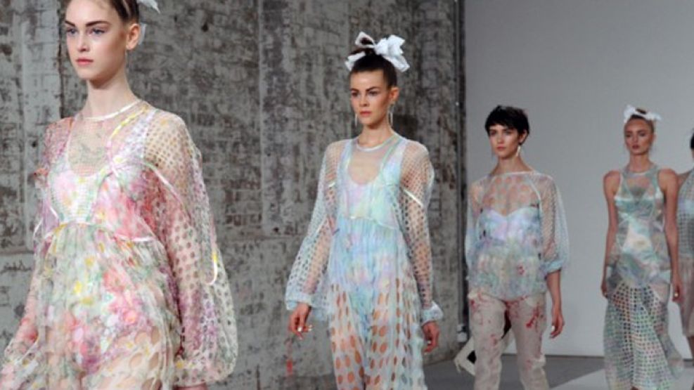 Más de 75 reconocidos diseñadores presentan esta semana sus colecciones primavera-verano en la Semana de la Moda en Sidney.
