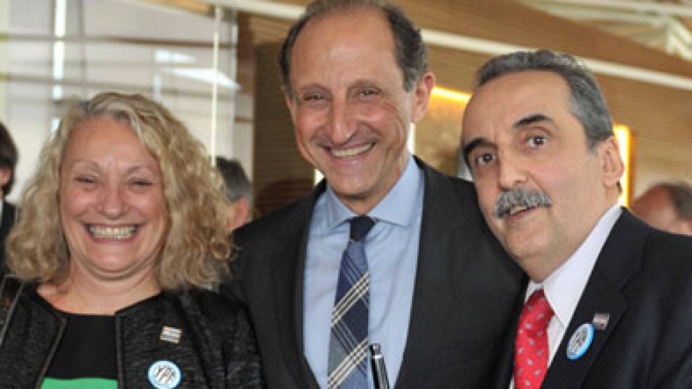 La secretaria de Comercio Exterior, Beatriz Paglieri, el presidente de la Federación de Industrias de San Pablo (FIESP), Paulo Skaf, y Guillermo Moreno.