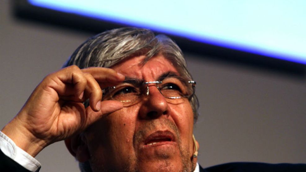 Moyano, entre dos frentes: la pelea con el Gobierno y la interna en la CGT.