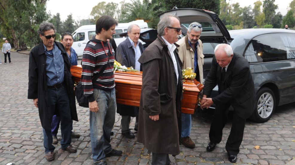 Caloi fue despedido por sus familiares, amigos, y el público en general.
