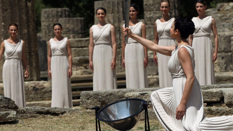 El momento clave: encienden la antorcha.