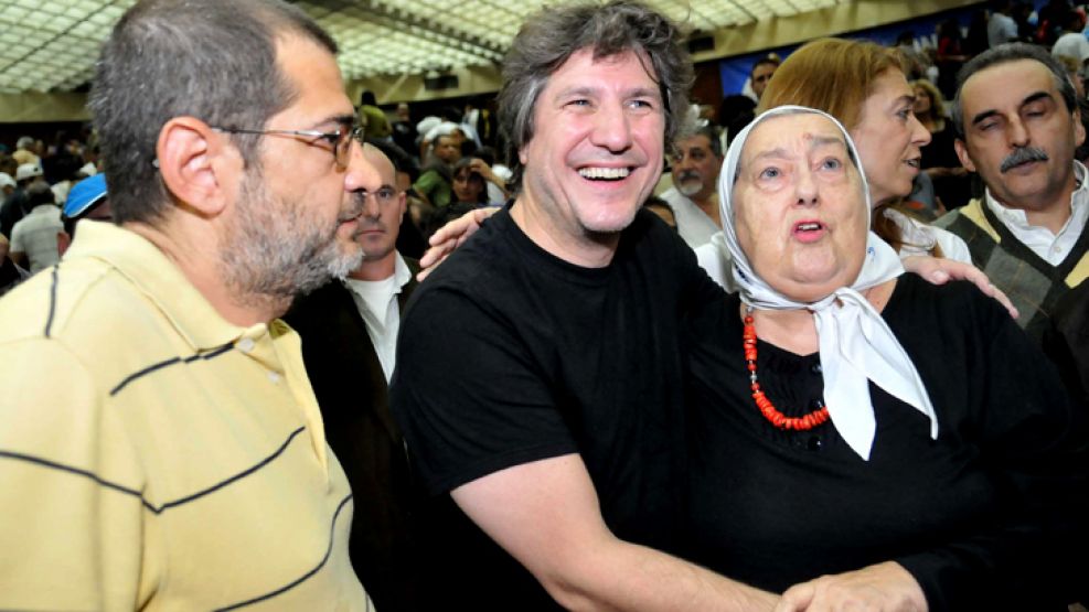El vicepresidente Amado Boudou con Hebe y Schoklender.
