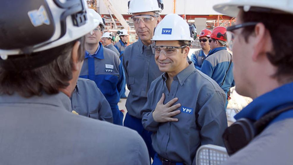 Galuccio sigue recorriendo los diferentes complejos de la compañía para conocer a los trabajadores y las instalaciones.