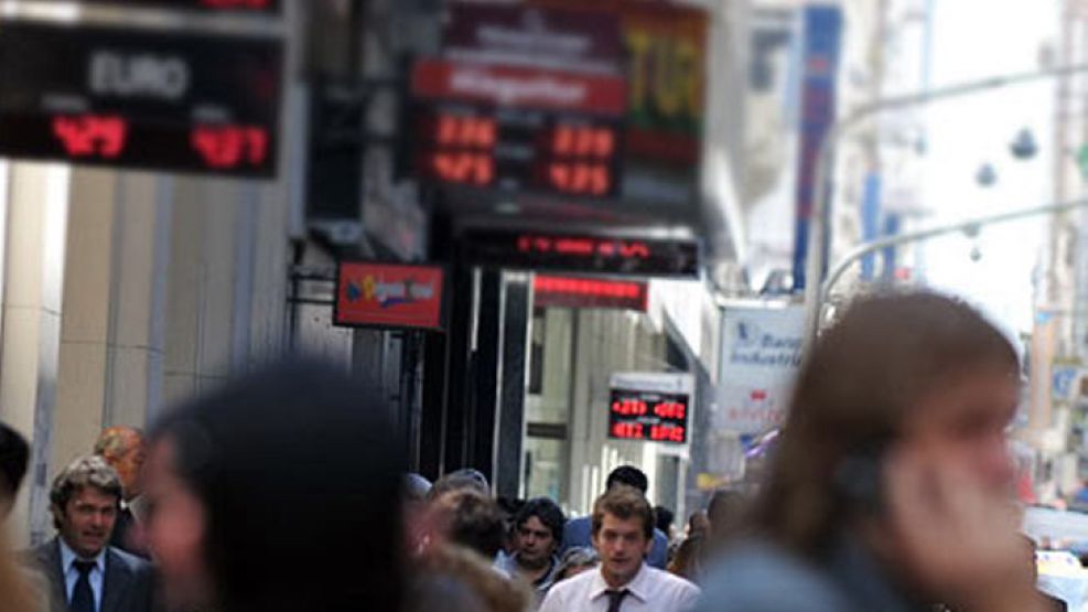 La AFIP salió a fiscalizar la compra y venta de dólares en la city.