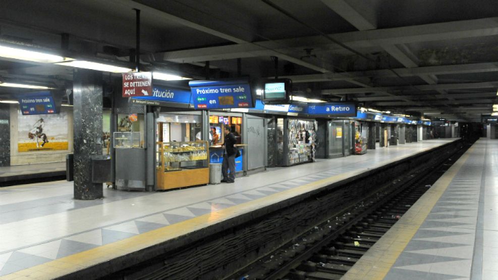 Paisaje desolador. El delegado Néstor Segovia reclamó a Metrovías "sentarse a discutir la paritaria".