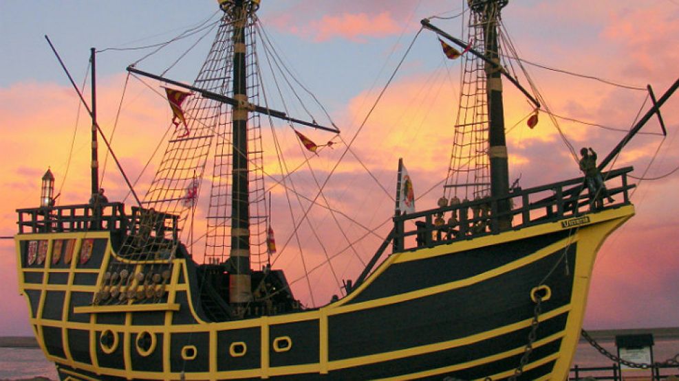 En pleno Puerto de San Julián fue inaugurada esta réplica de la nave de Magallanes, que en el año 1520 realizara la fenomenal travesía que la llevó a dar una vuelta completa al planeta viajando hacia 