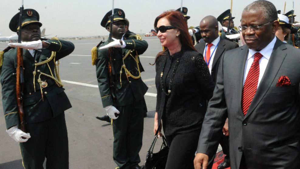 La Presidenta arribó hoy a la República de Angola a las 8.05 (hora argentina).