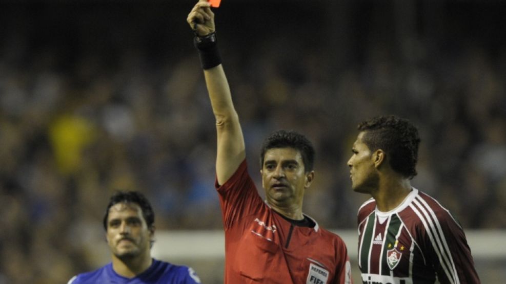 La roja a Carlinhos.
