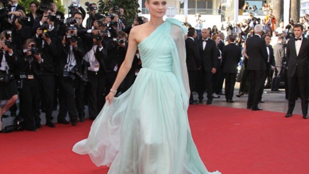 Diane Kruger, que ejerce como jurado, lució un vestido verde agua de Giambattista Valli