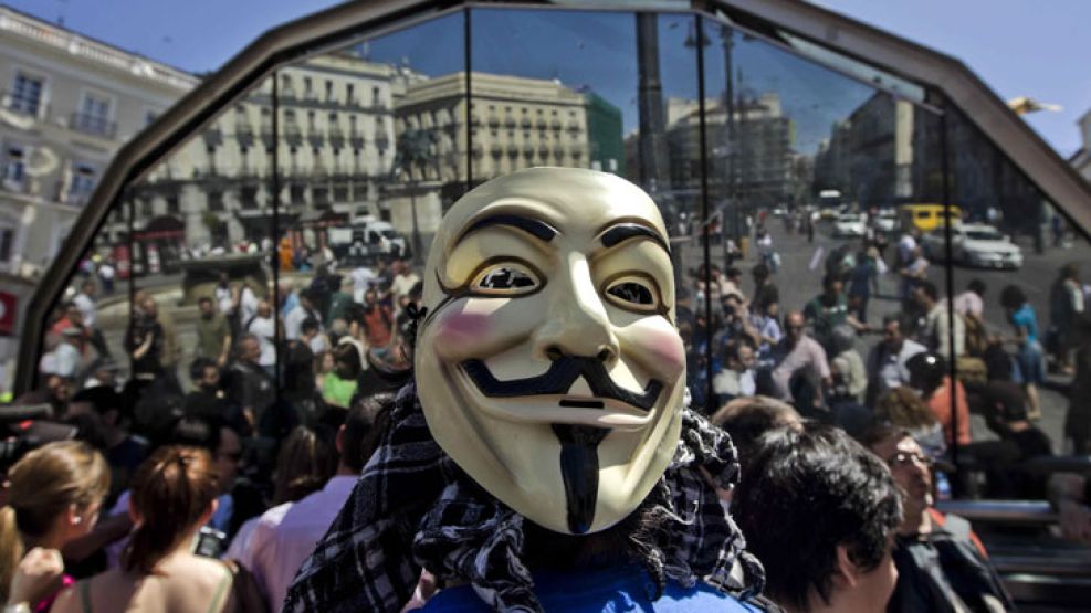 Las faltas graves, como llevar cubierto el rostro, tendrán una pena de 3 mil a los 30 mil euros.