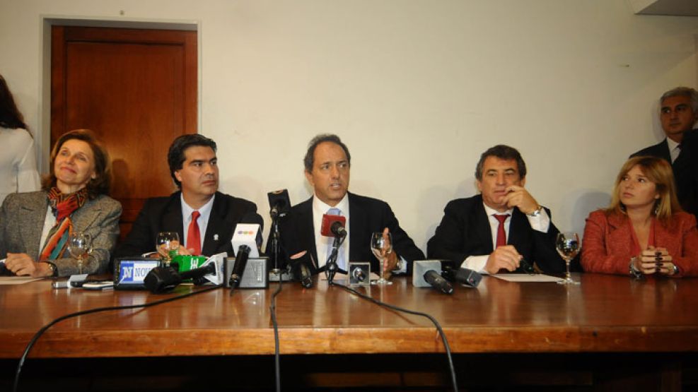 Daniel Scioli y Jorge Capitanich encabezaron la reunión justicialista.