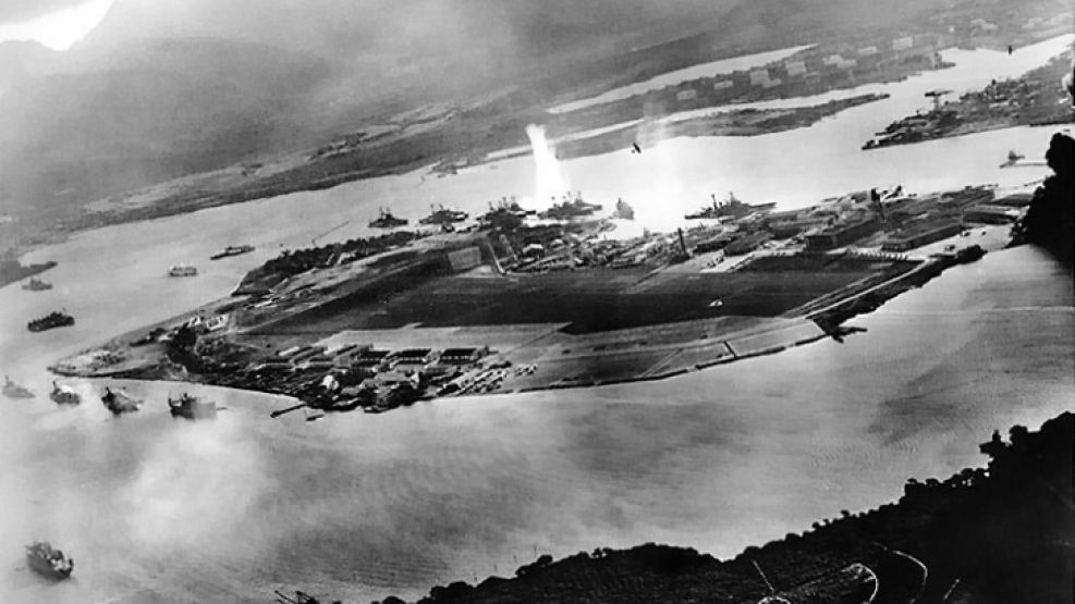 Vista aérea de Pearl Harbor desde un avión japonés.