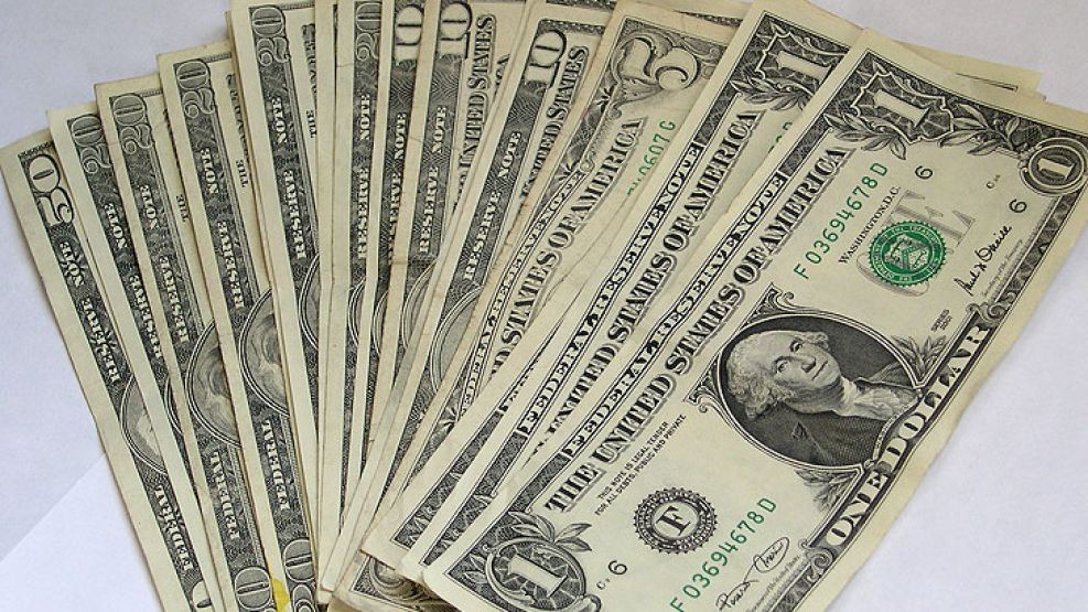 El dólar blue en el centro de escena.