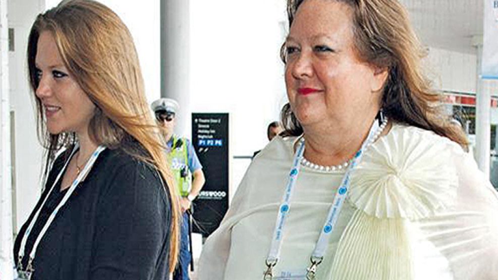 Gina Rinehart y su hija Ginia, una de las herederas del imperio familiar. 