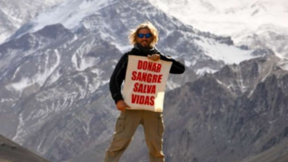 Con Facundo Arana dando apoyo desde Buenos Aires, el resto de su Expedición Everest finalmente llegó a la cumbre.