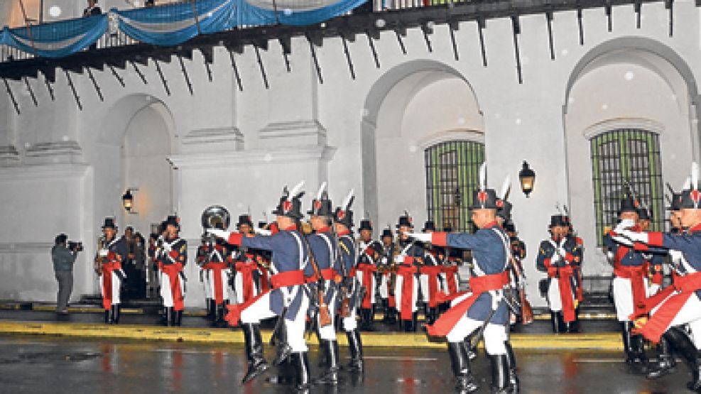 Granaderos. Desfile conmemorativo en el día de la patria.