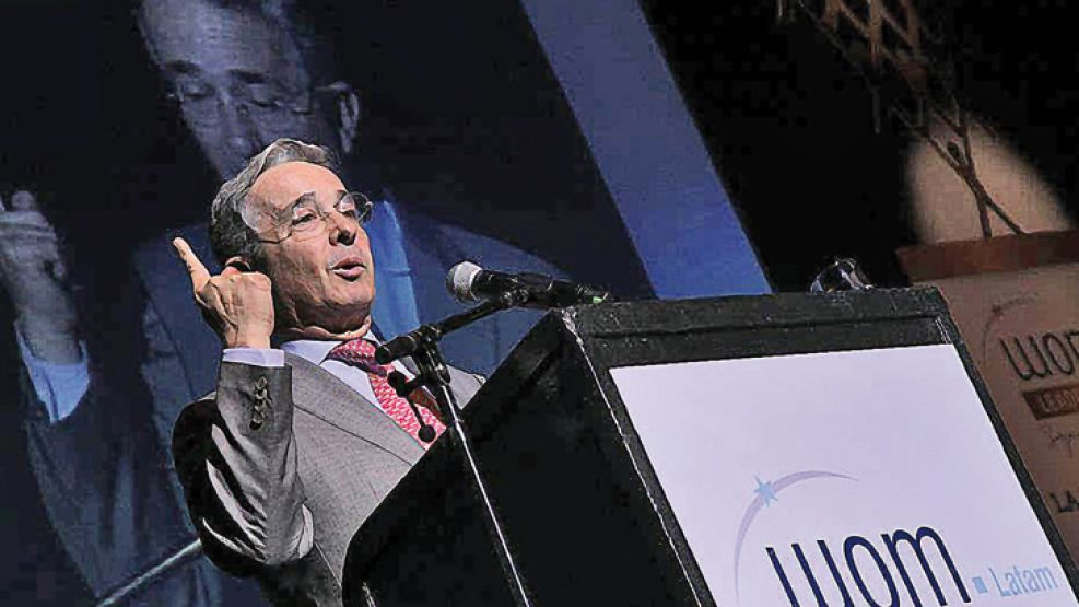 Un momento explosivo. Alvaro Uribe realizó su presentación en el Gran Rex, un día después de que se denunciara que había un artefacto explosivo. Las fotos de la bomba encontrada el martes en el teatro
