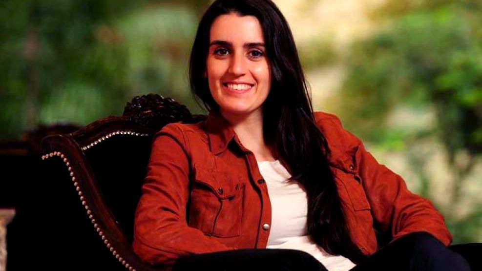 Dice que de su madre heredó su veta artística y de su padre, la música, la adicción al trabajo, la búsqueda por la superación personal y los viajes.