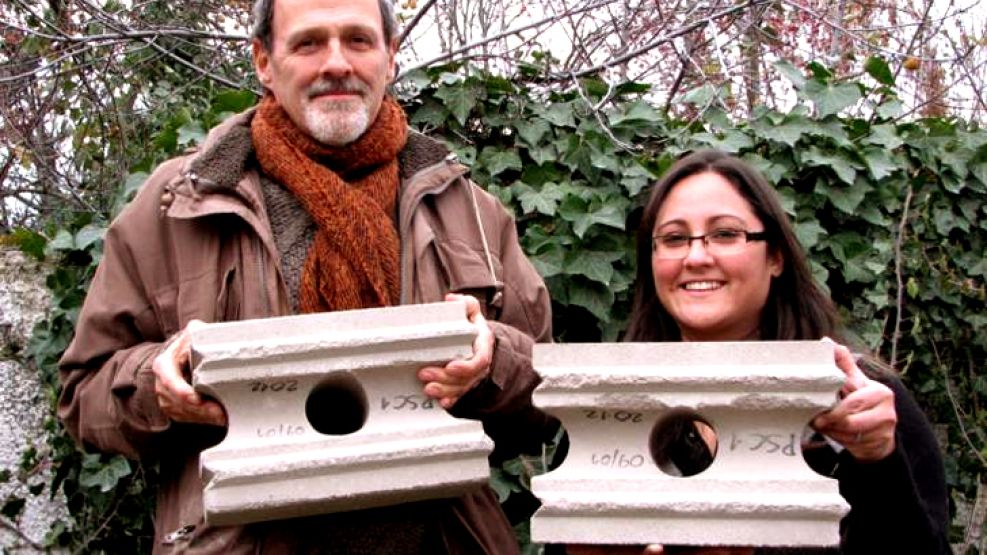 Juntos los arquitectos con sus creaciones.