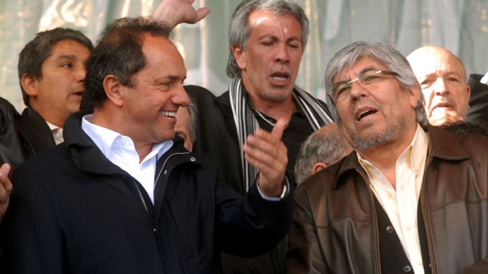 Moyano busca acercarse al gobernador Scioli.