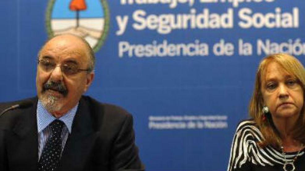 El ministro de trabajo, Carlos Tomada y la vice Noemí Rial 