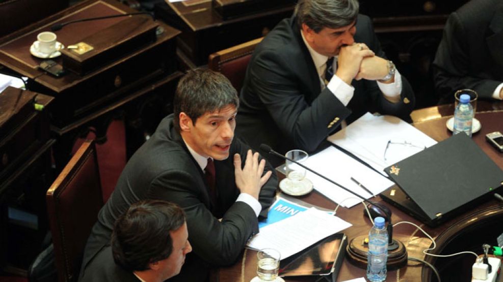 Abal Medina brinda su informe en el Senado