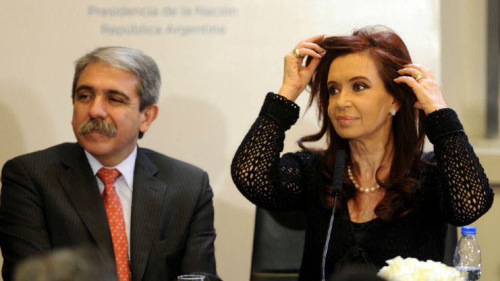 Cristina junto al senador y ex jefe de Gabinete, Aníbal Fernández.  