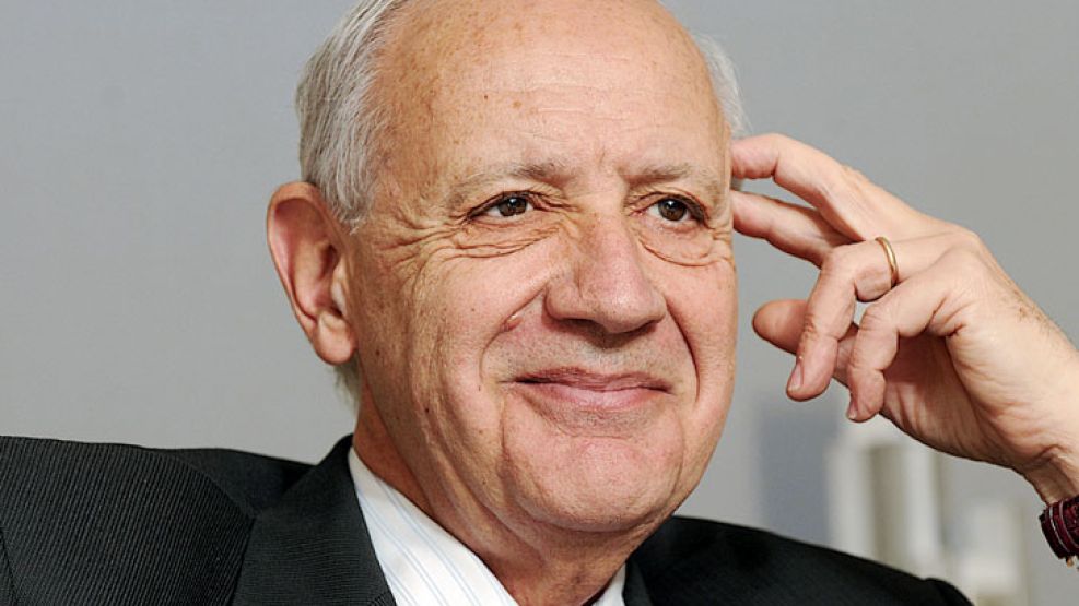 El ex ministro de Economía consideró que la cotización oficial del dólar atenta contra la productividad del país.