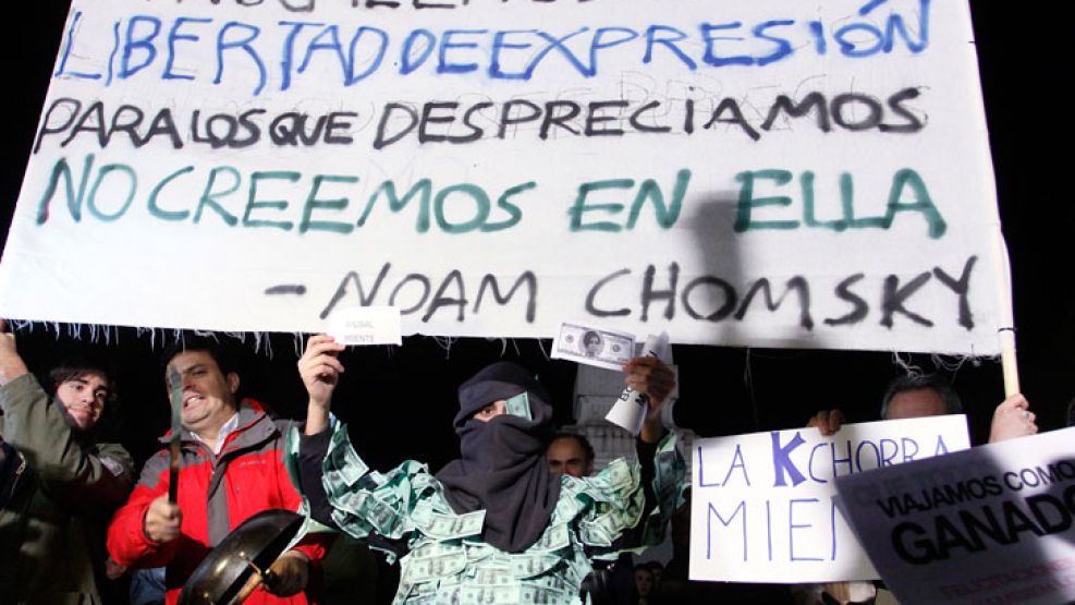 Unas 4.000 de personas se reunieron con sus cacerolas en Plaza de Mayo.