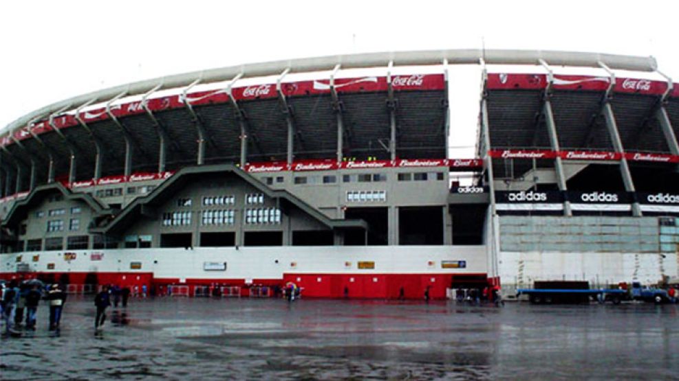 El estadio Monumental podría ser clausurado. 