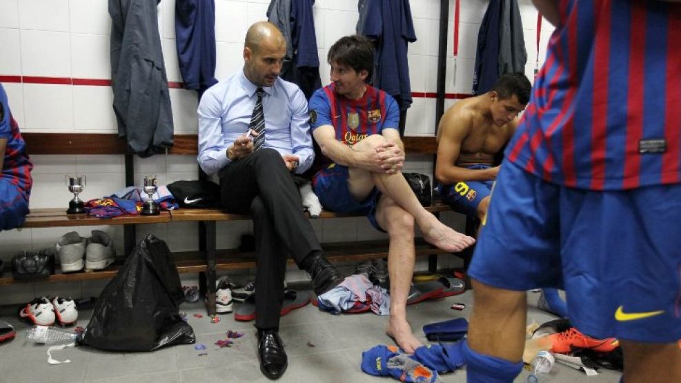 Guardiola con Messi en el vestuario.