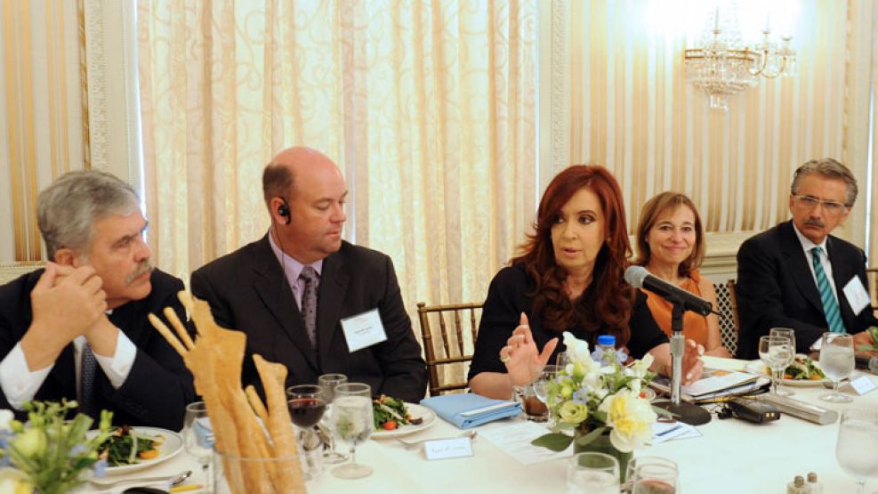 Durante un almuerzo con empresarios estadounidenses en el Consejo de las Américas la Presidenta destacó el ingreso de Carlos Slim en YPF.