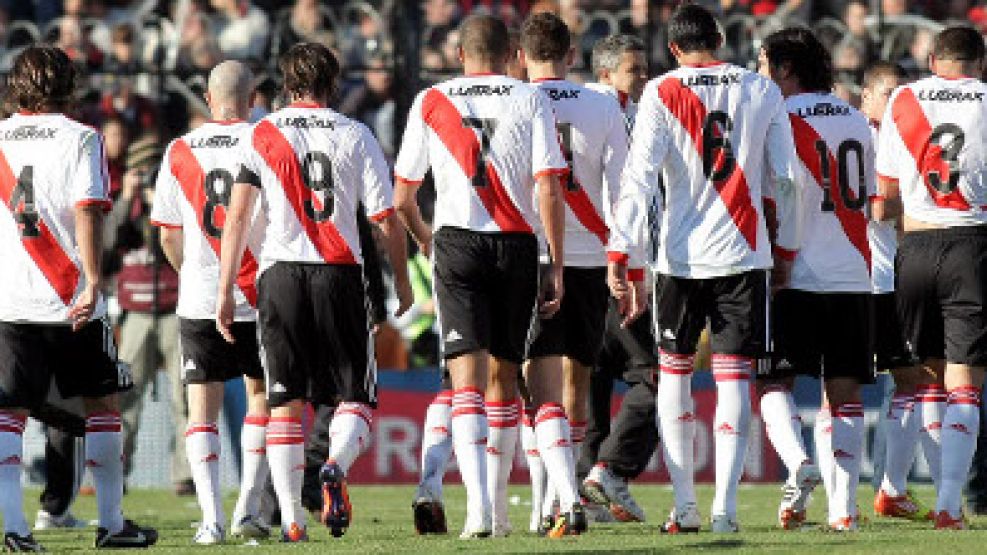 Los jugadores de River, frustrados.