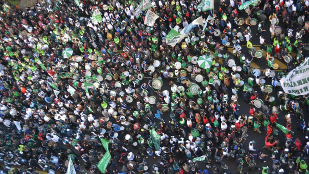 Los manifestantes llegan a la Plaza