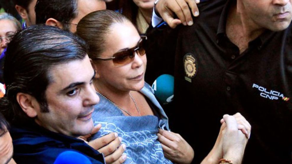 La popular cantante se encuentra en libertad bajo fianza desde su detención por este caso en mayo del 2007.