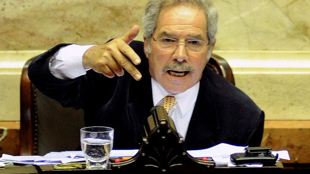 El ex gobernador bonaerense se metió en la interna entre Cristina y Scioli. 