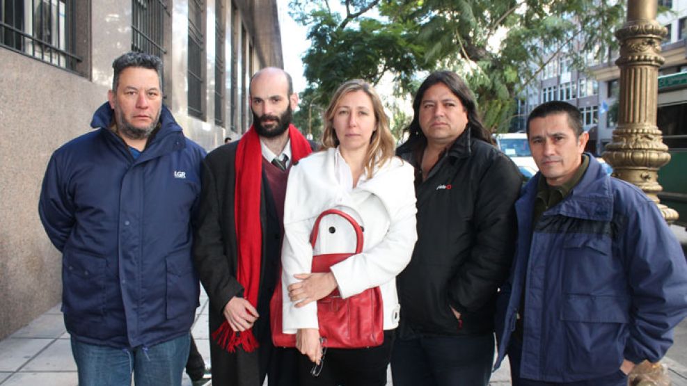 Flavio Bustillo (ferrocarril Roca), los abogados Agustín Comas y Myriam Bregman del Encuentro, Memoria, Verdad y Justicia (EMVJ), Oscar Coria (Kraft) y Carlos Ruiz (Caterpillar). 