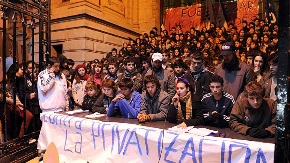 La toma en la escuela de Comercio Carlos Pellegrini comenzó el miércoles.