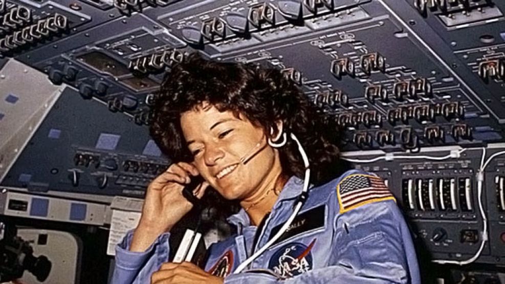 Obama calificó a Sally Ride como "una heroína nacional y un gran modelo".