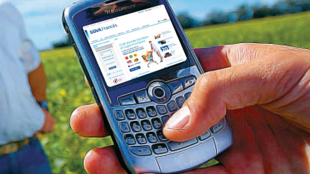 Cada vez más usuarios recurren al servicio de banca móvil para realizar sus operaciones.