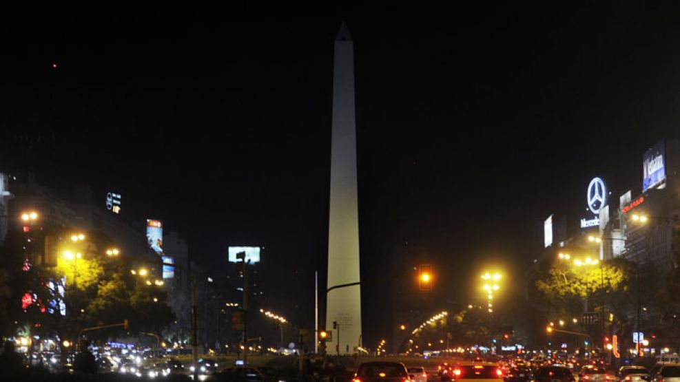 El emblema del paisaje porteño, quedó esta noche a oscuras.