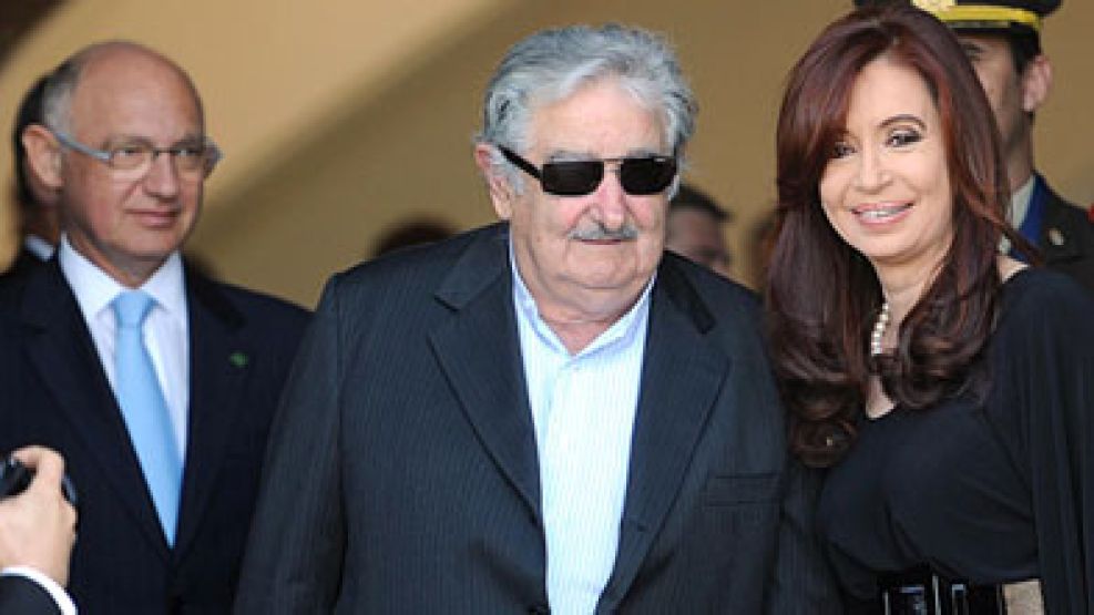 Mujica y Cristina se verán las caras en Brasilia.