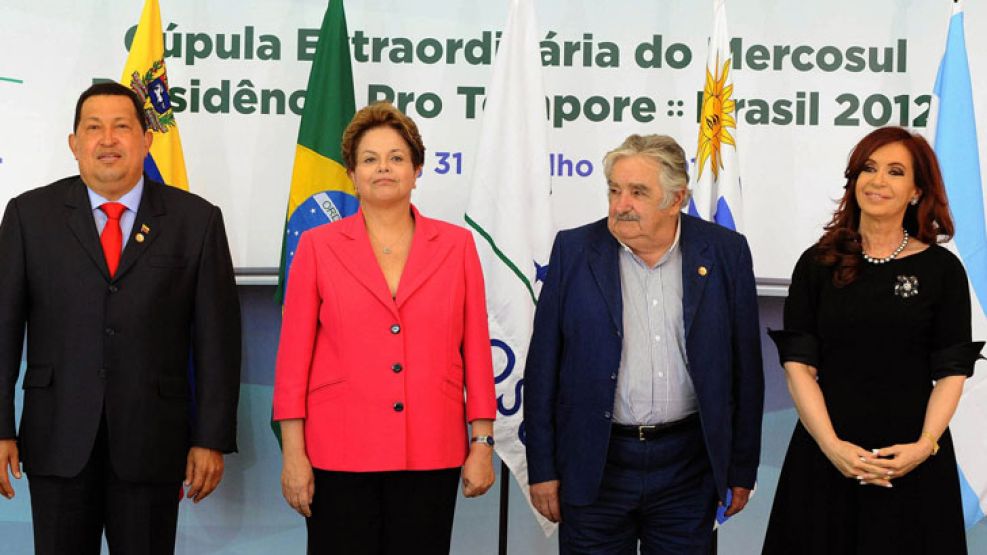 Cristina Fernández de Kirchner junto a Dilma Rousseff, "Pepe" Mujica, y Hugo Chávez.