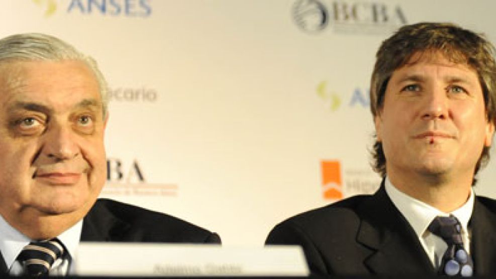 El titular de la Bolsa de Comercio, Anselmo Gabbi, junto a Amado Boudou en una foto de 2009.
