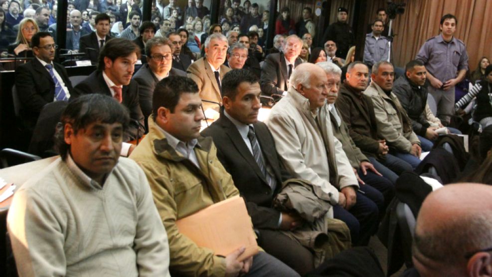 Pedraza, Favale y los demás imputados, durante el inicio del juicio por el crimen de Mariano Ferreyra.