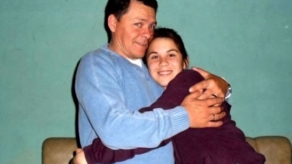 Claudio Milens junto a su hija Carla. Fue asesinada en 2011. Aún no hay culpables.