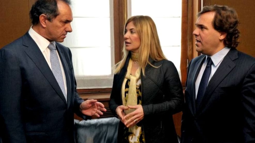 La nueva directora de Educación, Nora De Lucía, junto al gobernador Daniel Scioli y su jefe de Gabinete, Alberto Pérez.